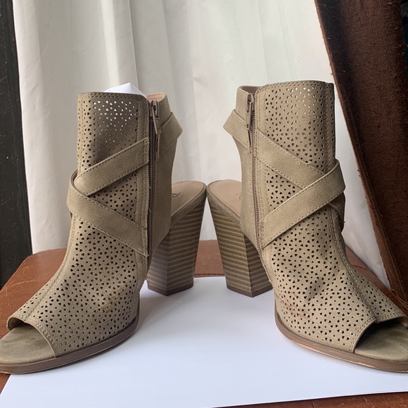 Open-Toe Heeled Booties - Picture 3 of 5